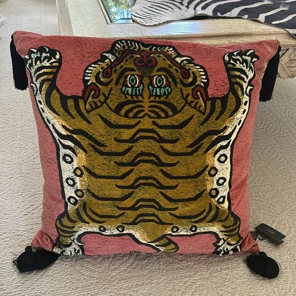 House of Hackney Saber Pillow (L) - Picture 4 of 5